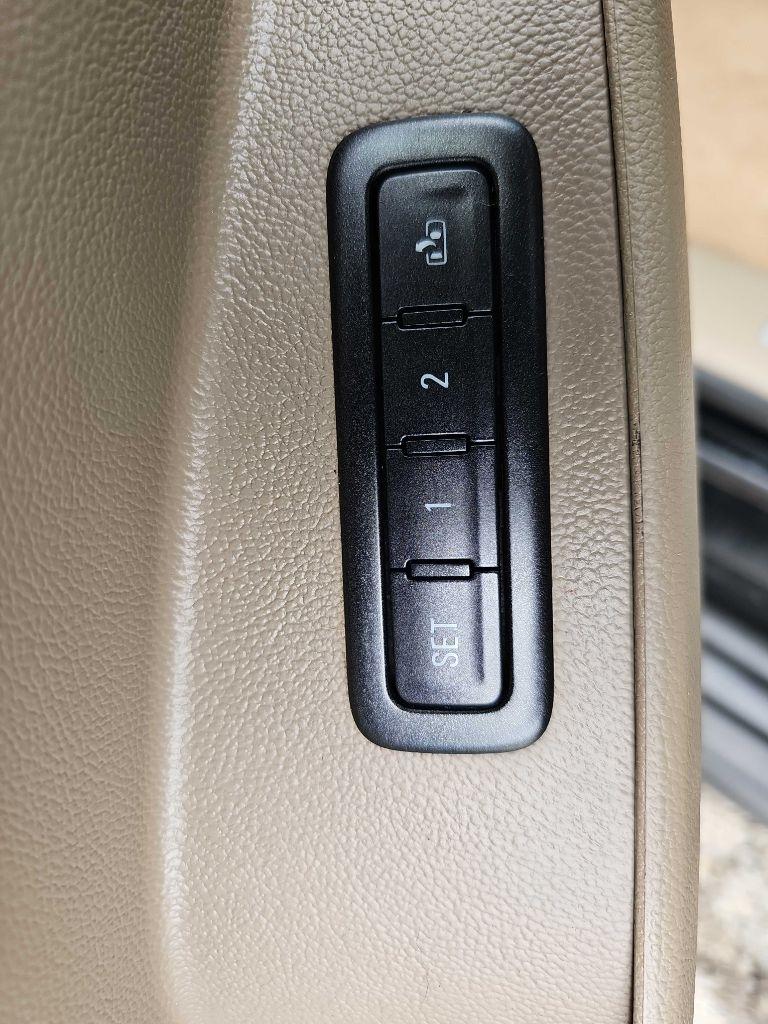 Chevrolet Suburban 4WD 4dr LT 2015