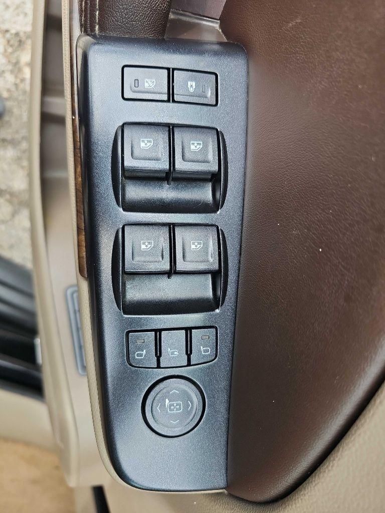 Chevrolet Suburban 4WD 4dr LT 2015