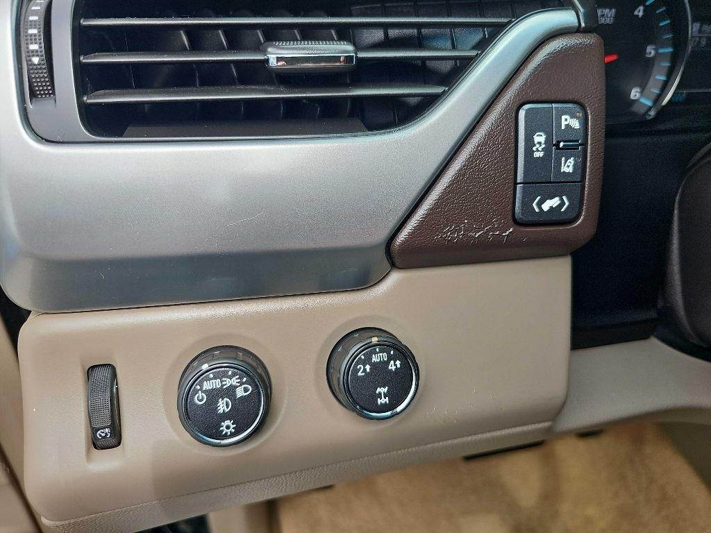 Chevrolet Suburban 4WD 4dr LT 2015