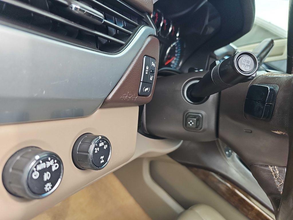 Chevrolet Suburban 4WD 4dr LT 2015