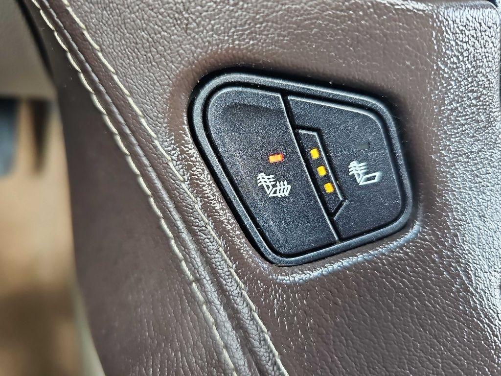 Chevrolet Suburban 4WD 4dr LT 2015