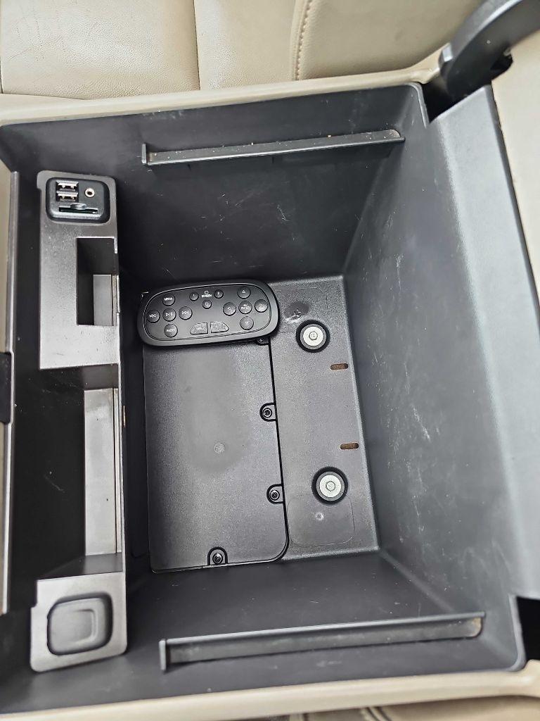 Chevrolet Suburban 4WD 4dr LT 2015