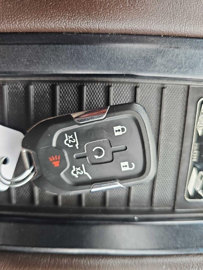 Chevrolet Suburban 4WD 4dr LT 2015