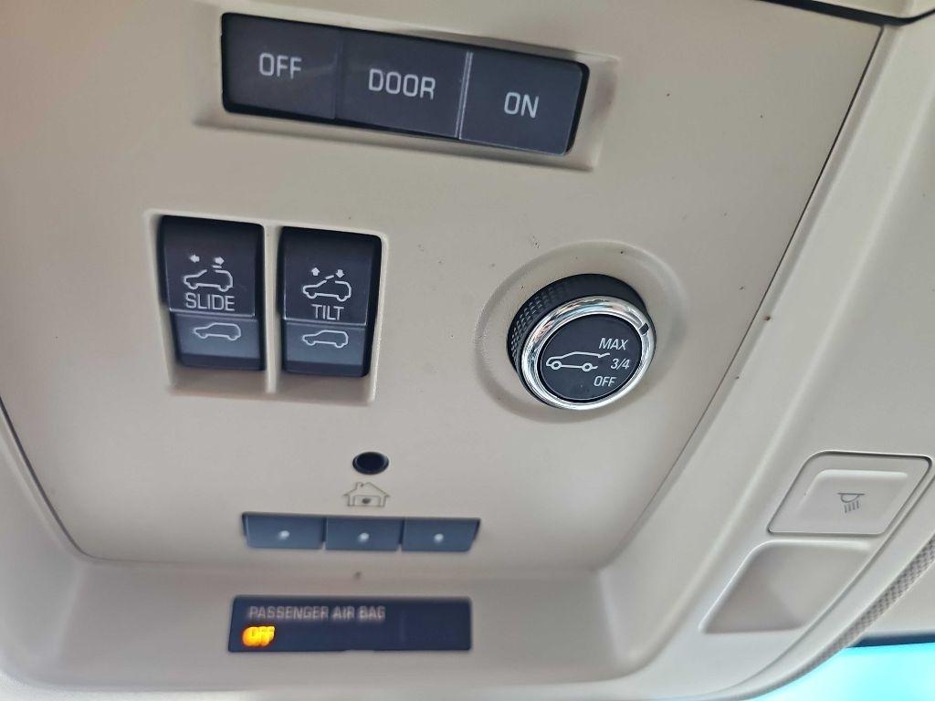 Chevrolet Suburban 4WD 4dr LT 2015