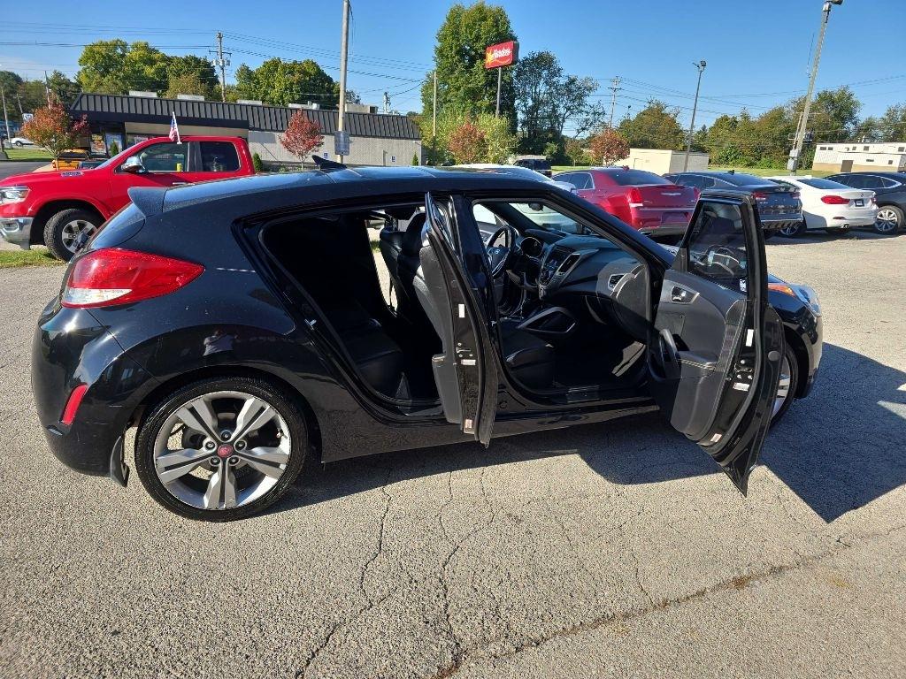 Hyundai Veloster 3dr Cpe Auto w/Yellow Accent 2016
