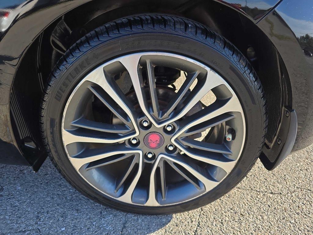 Hyundai Veloster 3dr Cpe Auto w/Yellow Accent 2016