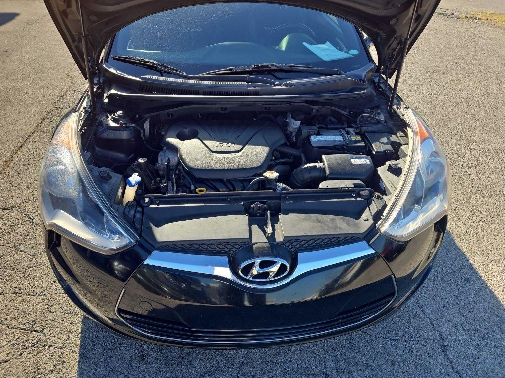 Hyundai Veloster 3dr Cpe Auto w/Yellow Accent 2016