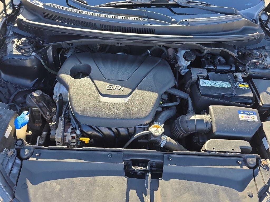 Hyundai Veloster 3dr Cpe Auto w/Yellow Accent 2016
