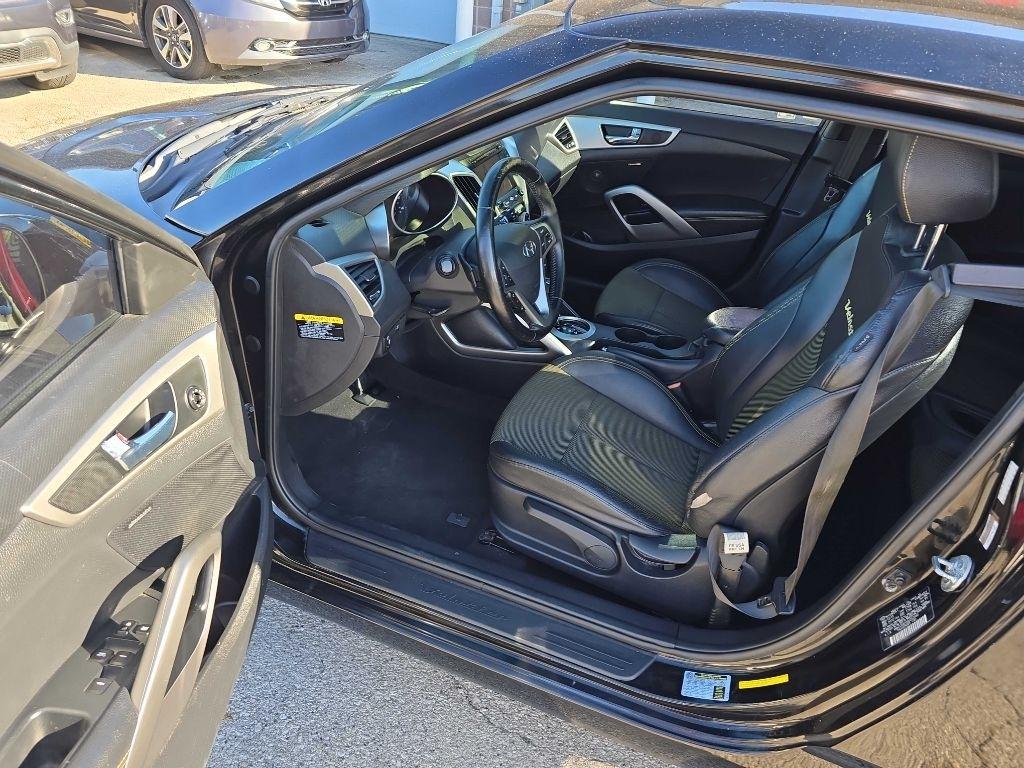 Hyundai Veloster 3dr Cpe Auto w/Yellow Accent 2016