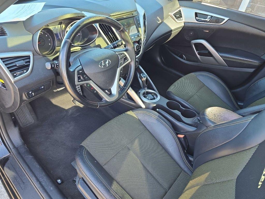 Hyundai Veloster 3dr Cpe Auto w/Yellow Accent 2016