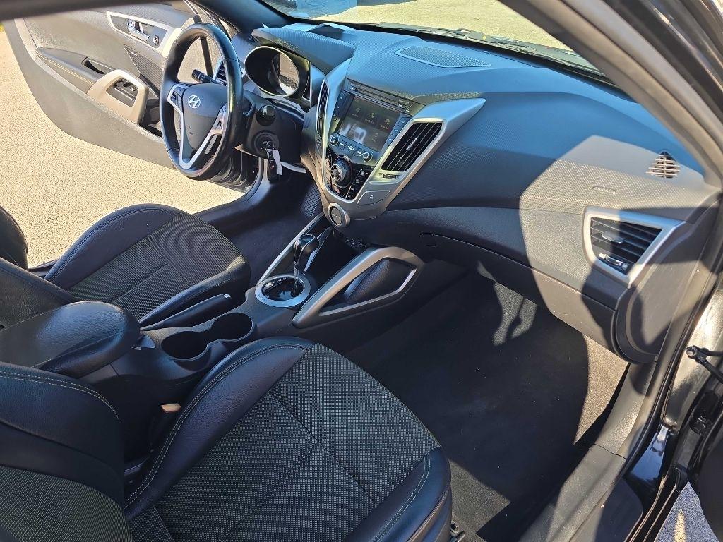 Hyundai Veloster 3dr Cpe Auto w/Yellow Accent 2016