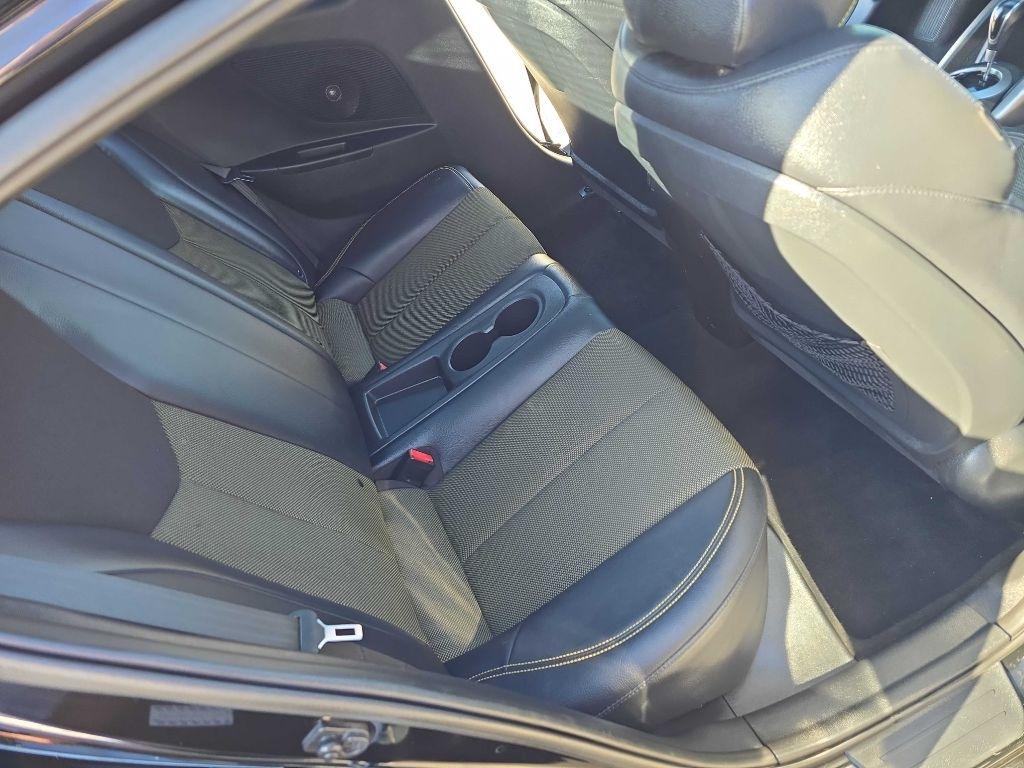 Hyundai Veloster 3dr Cpe Auto w/Yellow Accent 2016