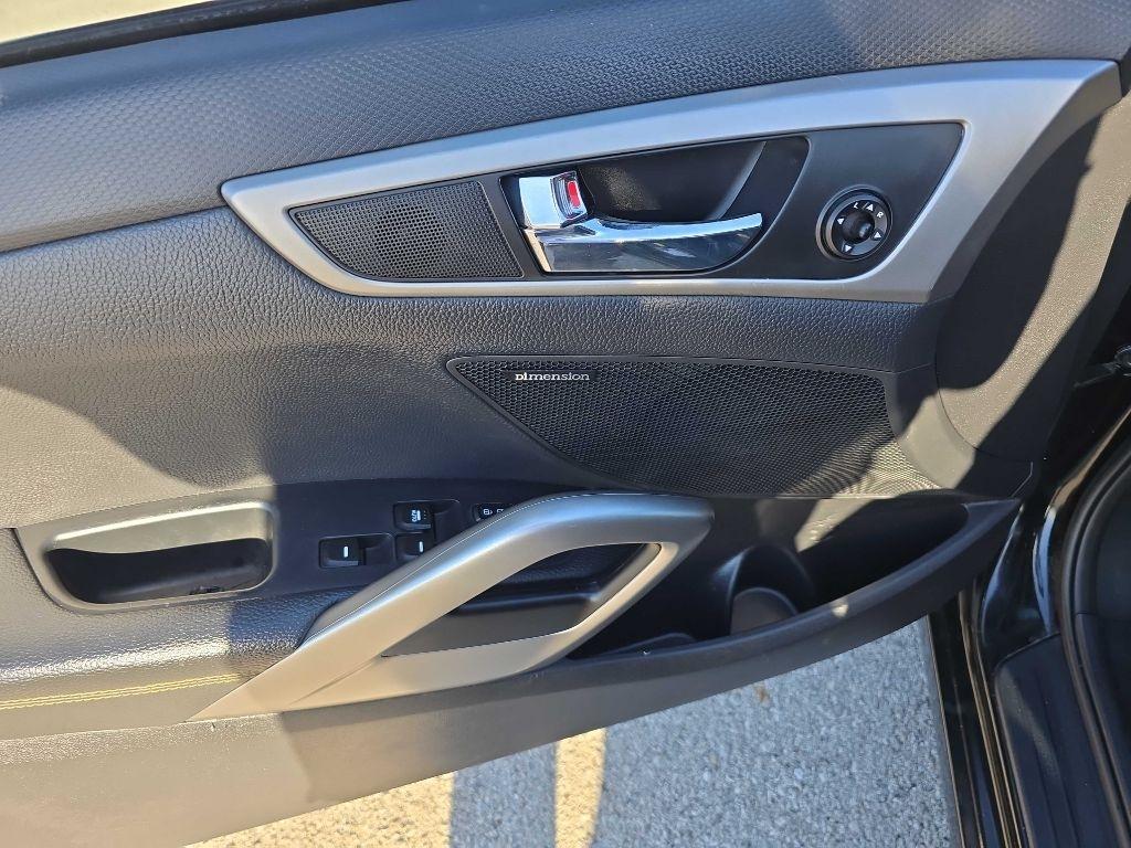 Hyundai Veloster 3dr Cpe Auto w/Yellow Accent 2016