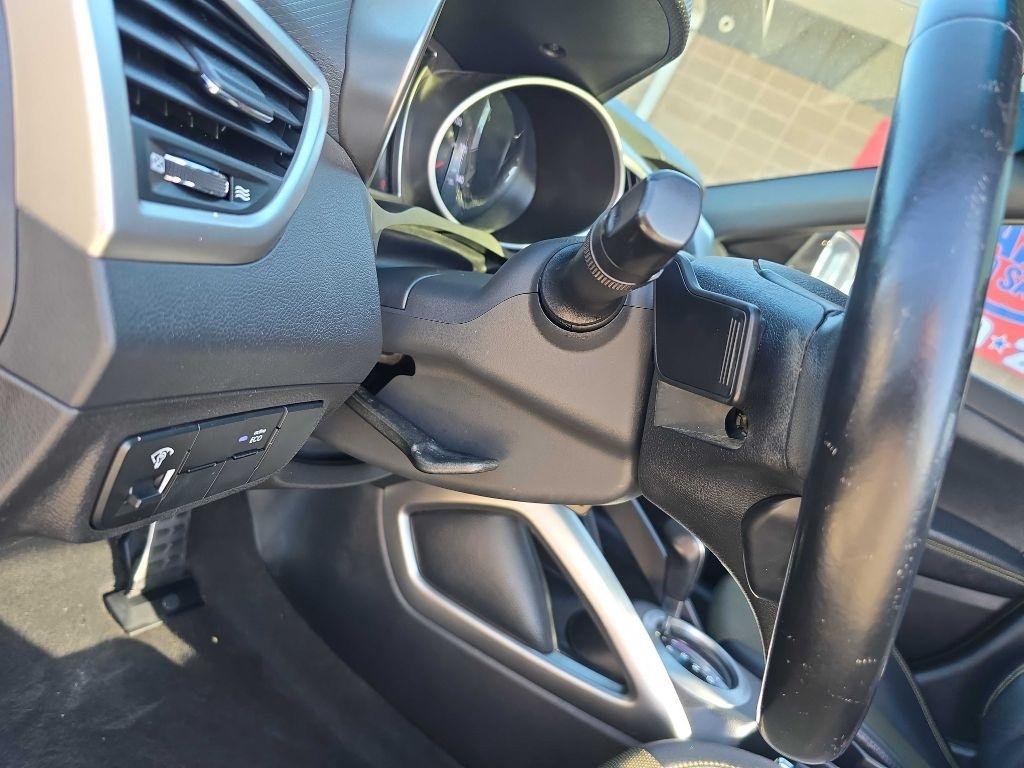Hyundai Veloster 3dr Cpe Auto w/Yellow Accent 2016