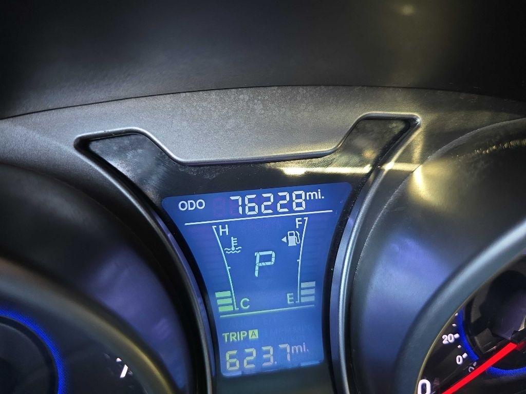 Hyundai Veloster 3dr Cpe Auto w/Yellow Accent 2016