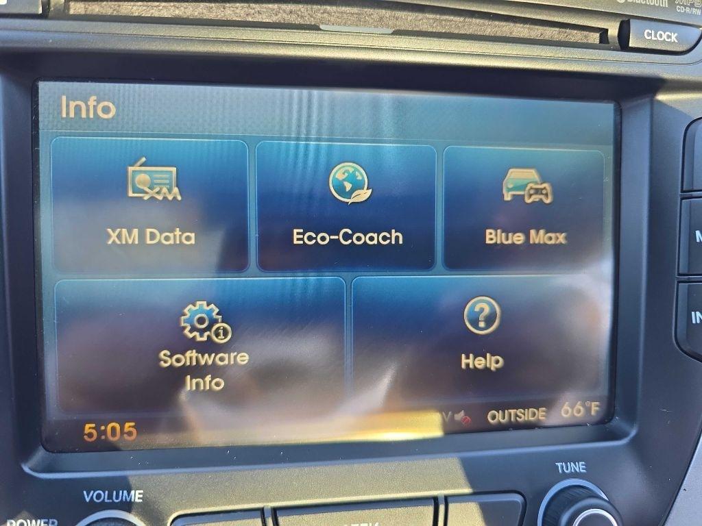 Hyundai Veloster 3dr Cpe Auto w/Yellow Accent 2016