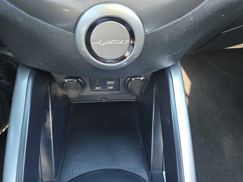 Hyundai Veloster 3dr Cpe Auto w/Yellow Accent 2016