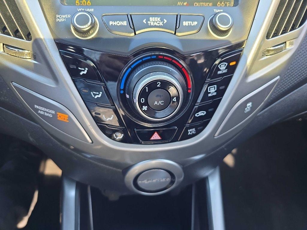 Hyundai Veloster 3dr Cpe Auto w/Yellow Accent 2016
