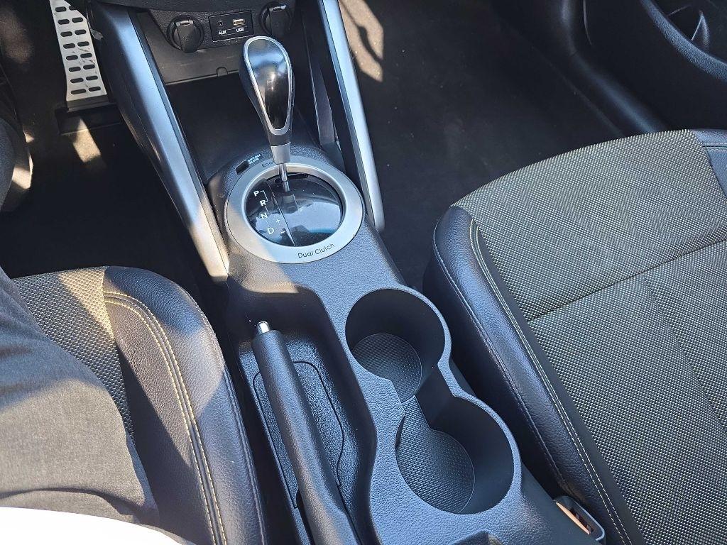 Hyundai Veloster 3dr Cpe Auto w/Yellow Accent 2016
