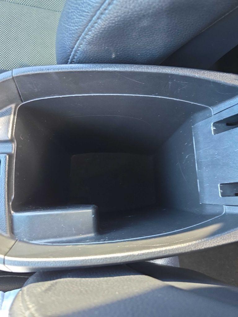Hyundai Veloster 3dr Cpe Auto w/Yellow Accent 2016
