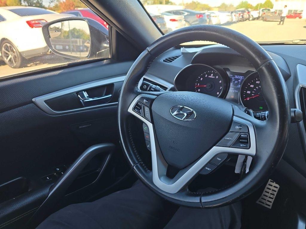 Hyundai Veloster 3dr Cpe Auto w/Yellow Accent 2016