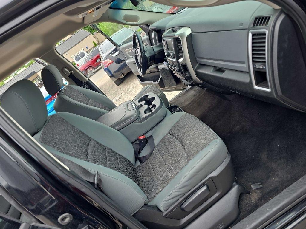 RAM 1500 4WD Crew Cab 140.5" Big Horn 2014