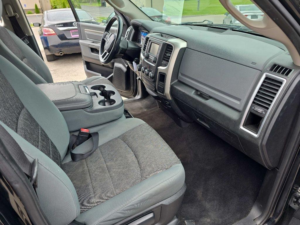 RAM 1500 4WD Crew Cab 140.5" Big Horn 2014