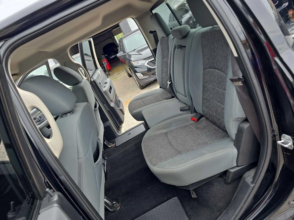 RAM 1500 4WD Crew Cab 140.5" Big Horn 2014