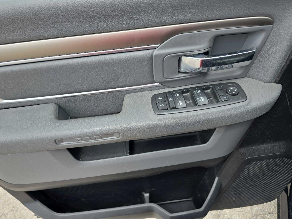 RAM 1500 4WD Crew Cab 140.5" Big Horn 2014