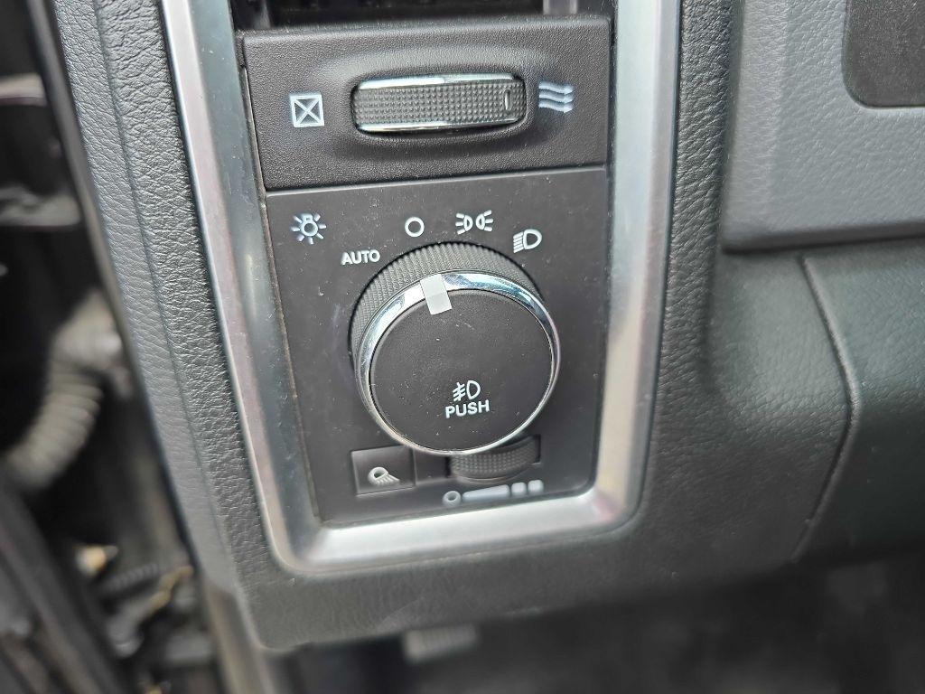 RAM 1500 4WD Crew Cab 140.5" Big Horn 2014