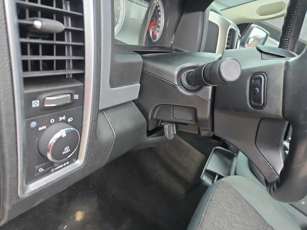 RAM 1500 4WD Crew Cab 140.5" Big Horn 2014