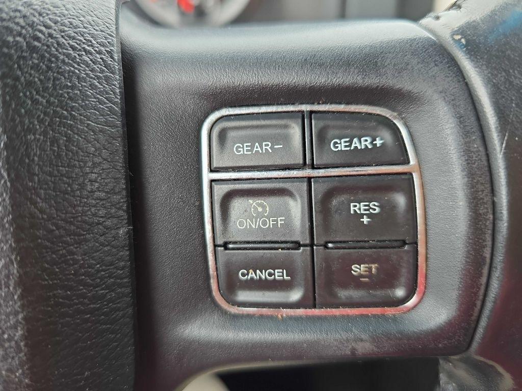 RAM 1500 4WD Crew Cab 140.5" Big Horn 2014