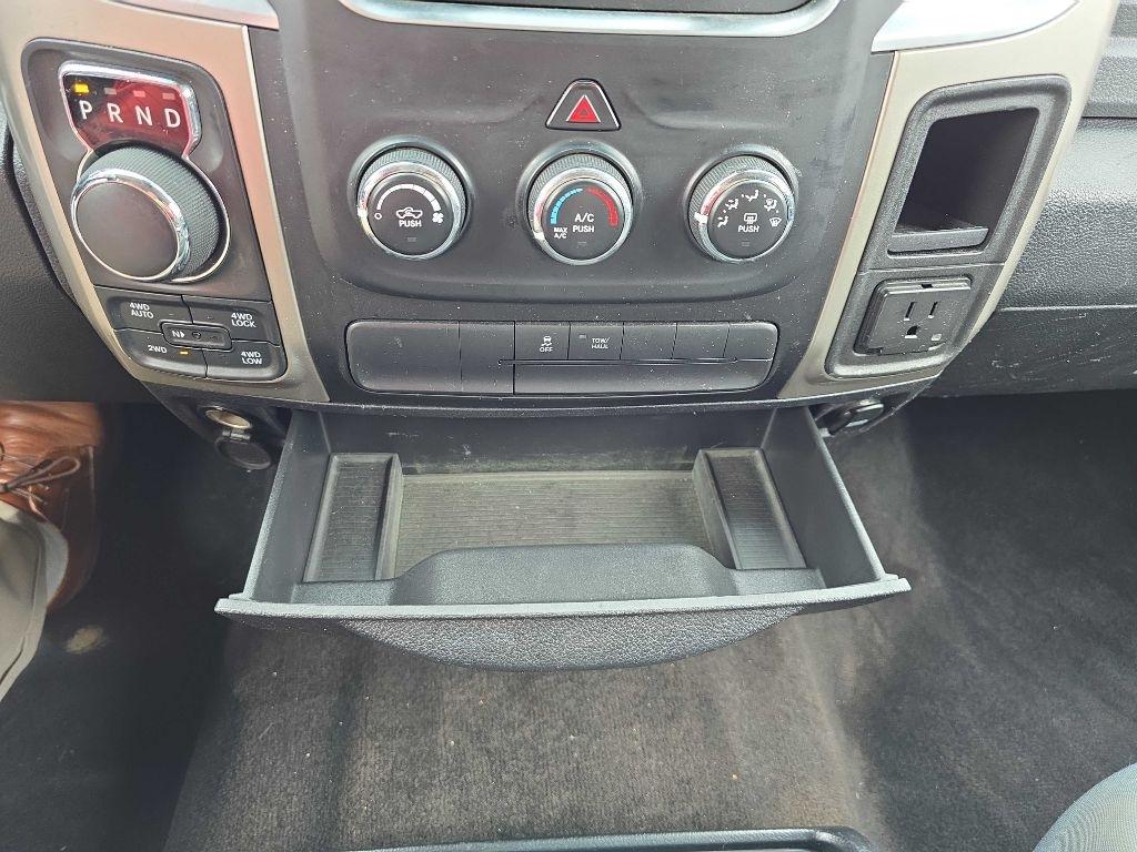 RAM 1500 4WD Crew Cab 140.5" Big Horn 2014