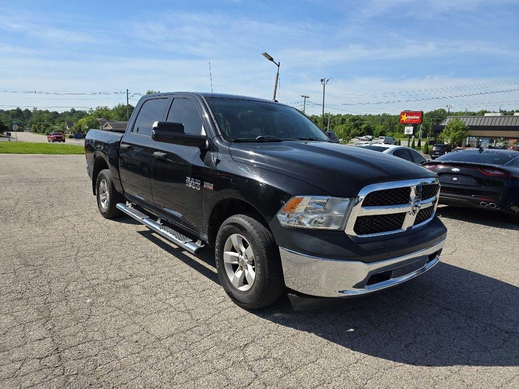 RAM 1500 4WD Crew Cab 140.5" ST 2015