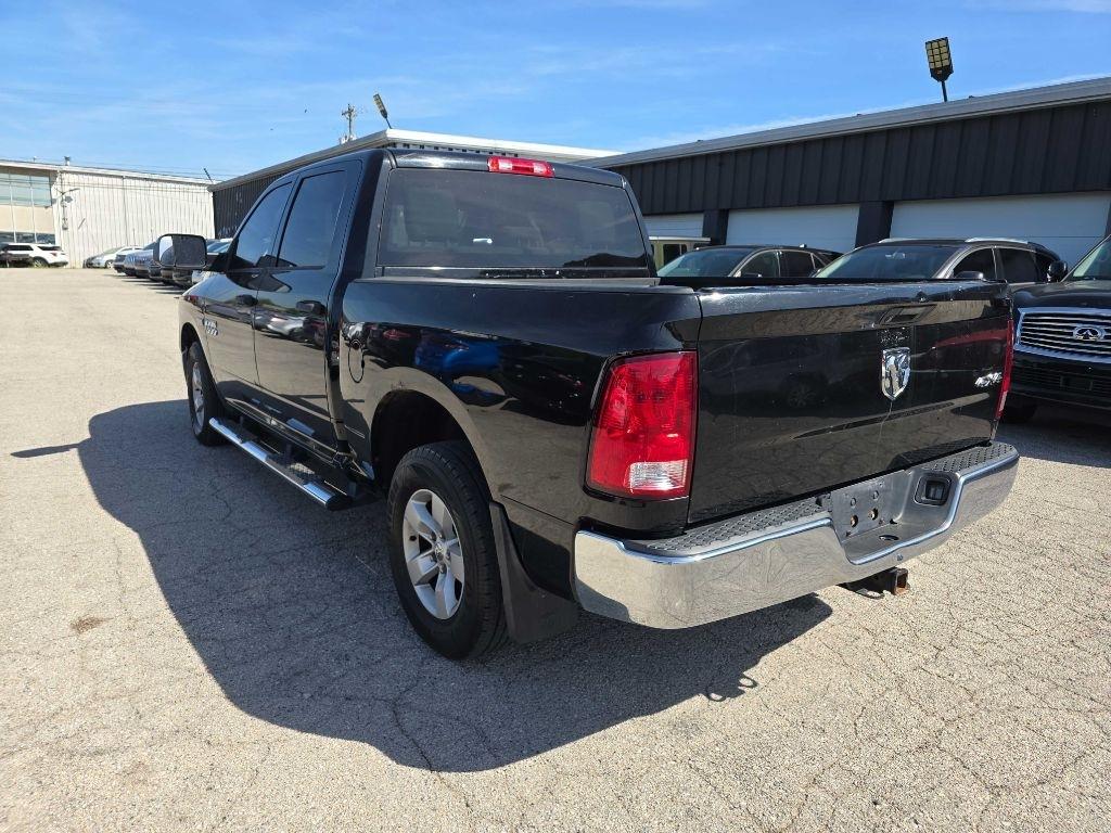 RAM 1500 4WD Crew Cab 140.5" ST 2015