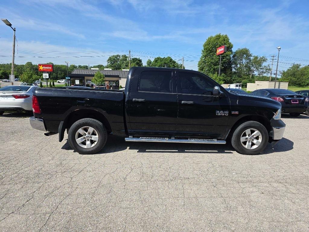 RAM 1500 4WD Crew Cab 140.5" ST 2015