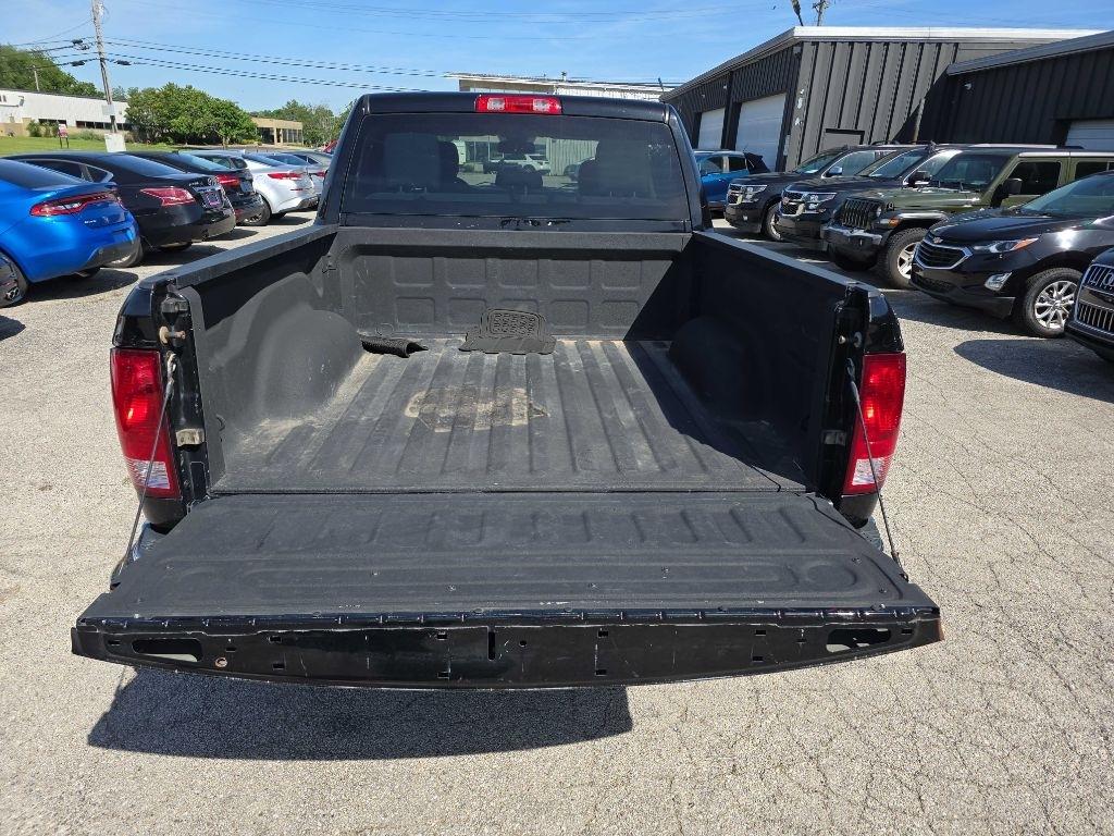 RAM 1500 4WD Crew Cab 140.5" ST 2015