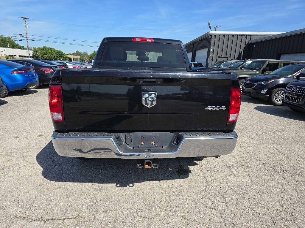 RAM 1500 4WD Crew Cab 140.5" ST 2015