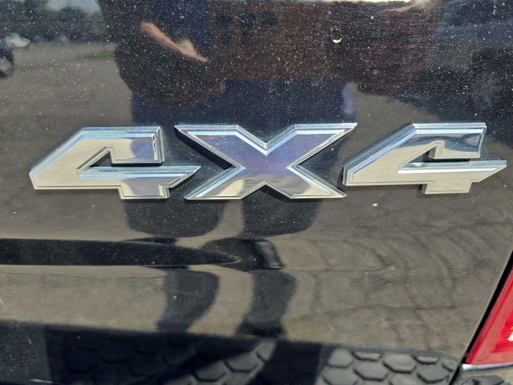 RAM 1500 4WD Crew Cab 140.5" ST 2015
