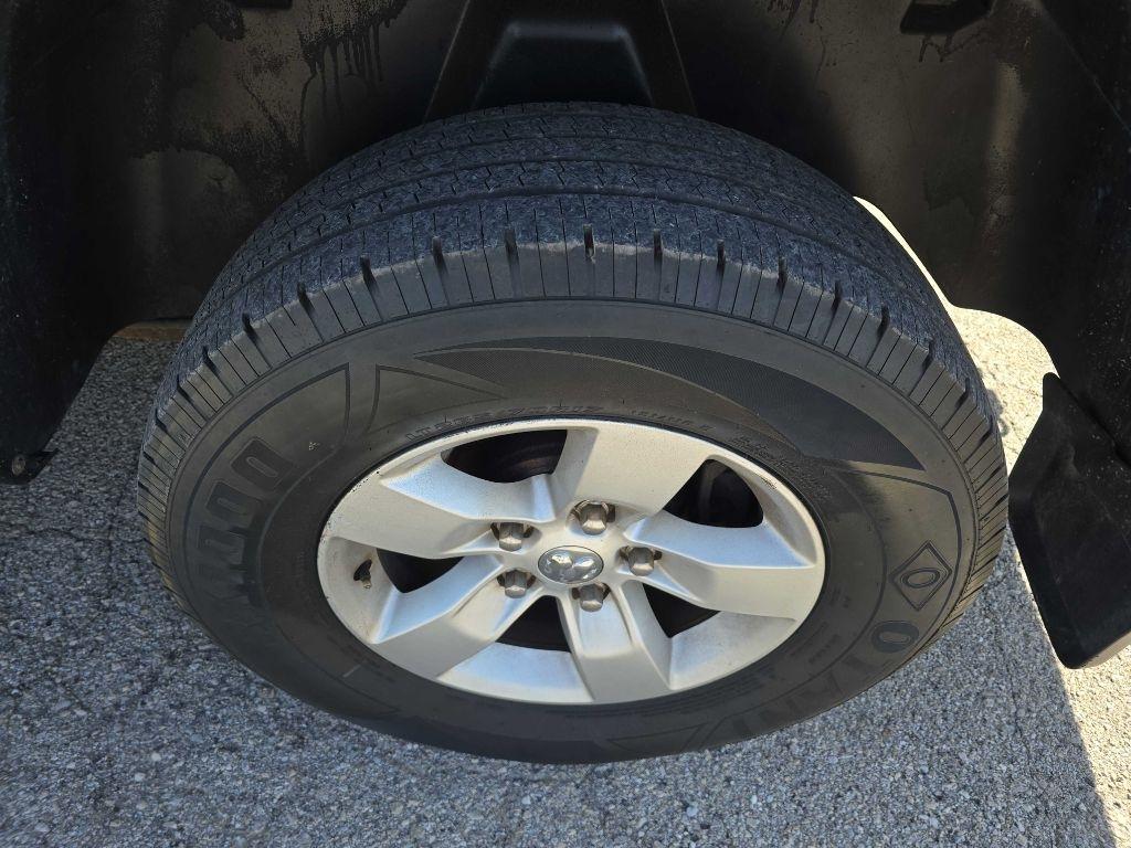 RAM 1500 4WD Crew Cab 140.5" ST 2015