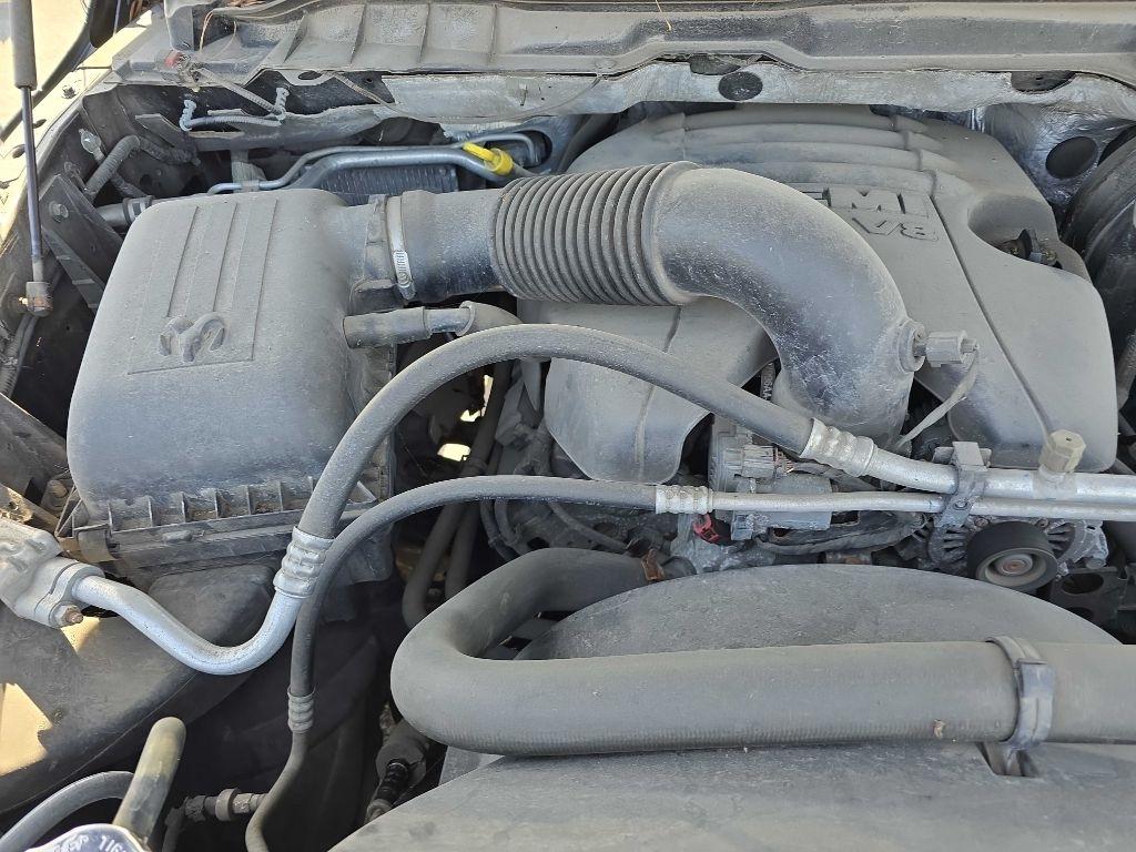 RAM 1500 4WD Crew Cab 140.5" ST 2015