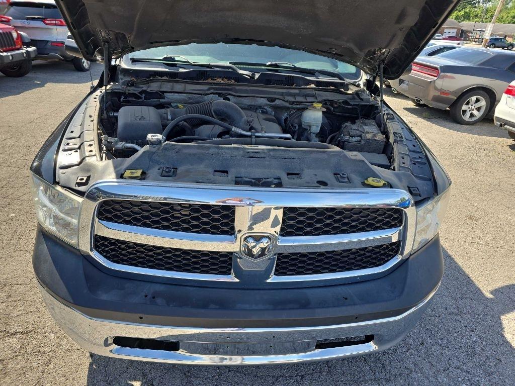 RAM 1500 4WD Crew Cab 140.5" ST 2015