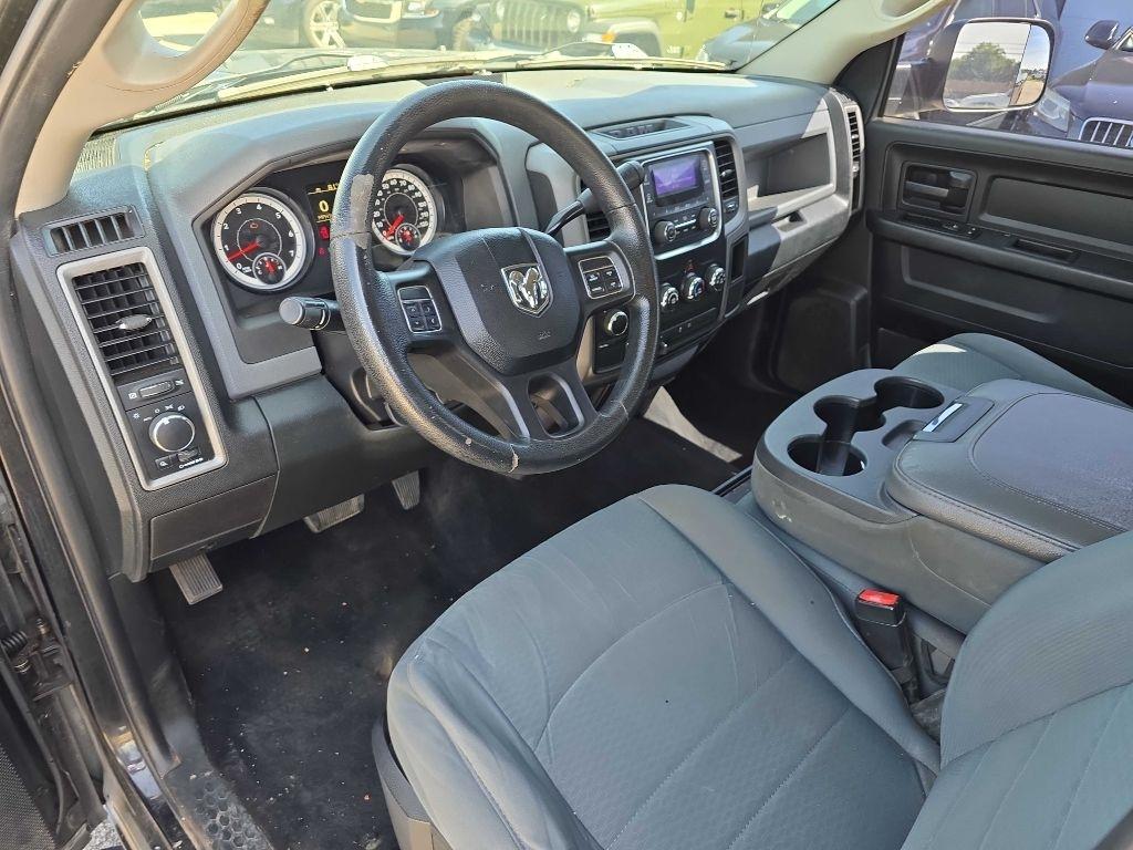 RAM 1500 4WD Crew Cab 140.5" ST 2015