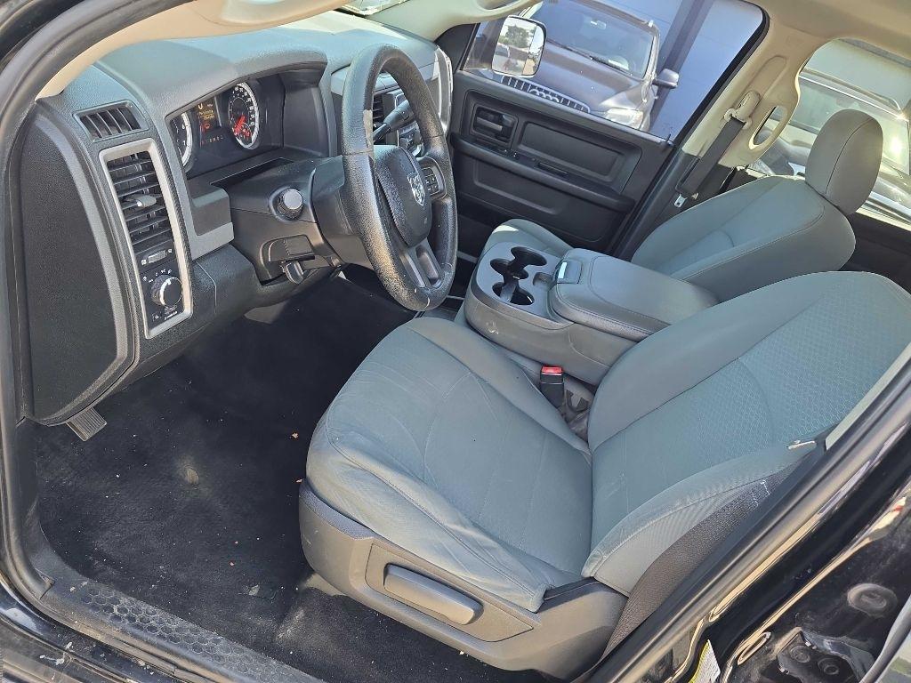 RAM 1500 4WD Crew Cab 140.5" ST 2015