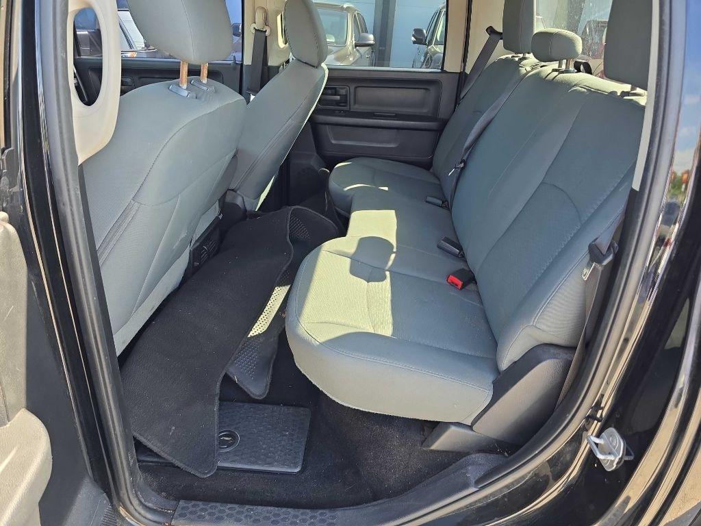 RAM 1500 4WD Crew Cab 140.5" ST 2015