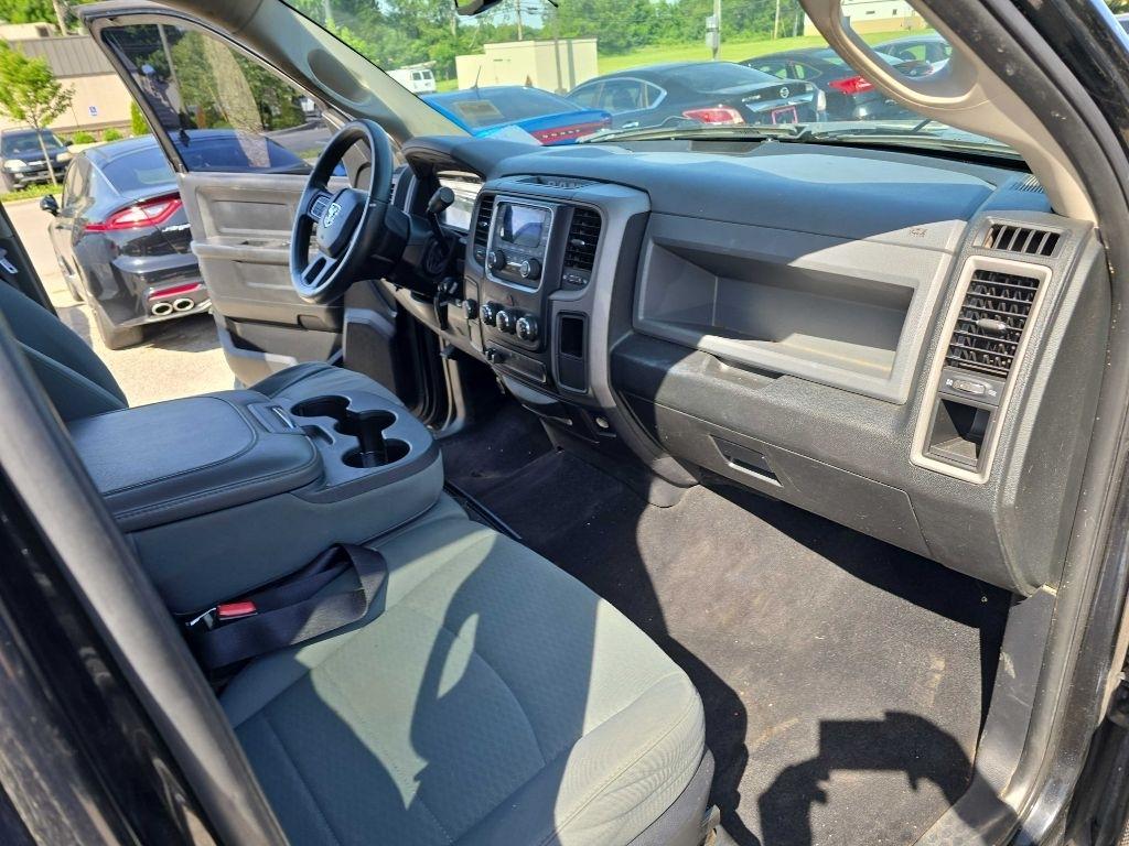 RAM 1500 4WD Crew Cab 140.5" ST 2015