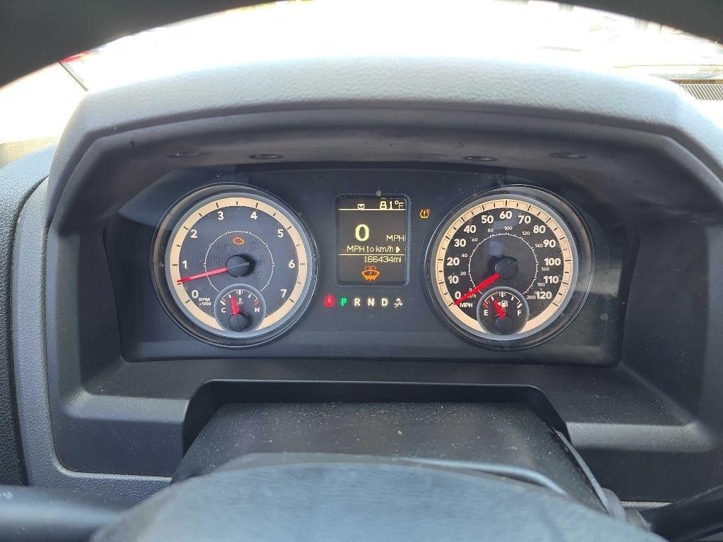RAM 1500 4WD Crew Cab 140.5" ST 2015