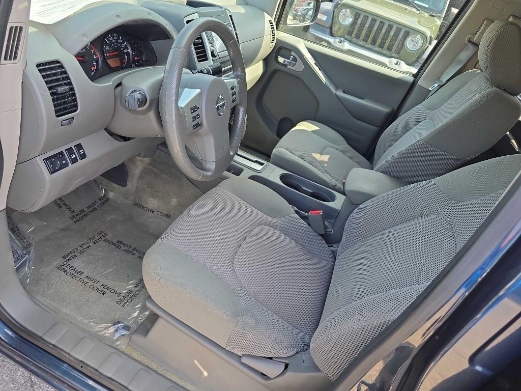 Nissan Frontier 4WD Crew Cab LWB Auto SV 2016