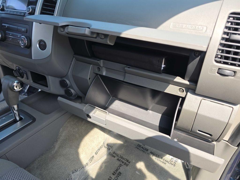 Nissan Frontier 4WD Crew Cab LWB Auto SV 2016