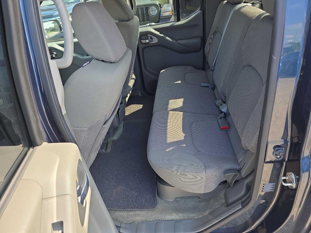 Nissan Frontier 4WD Crew Cab LWB Auto SV 2016